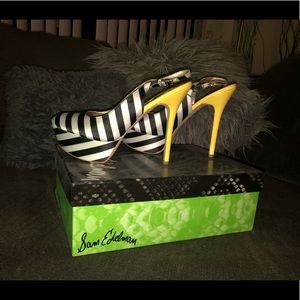 Black and white pump